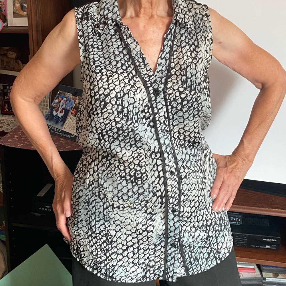 Blouse Light Cool Dressy or Casual Vera Wang